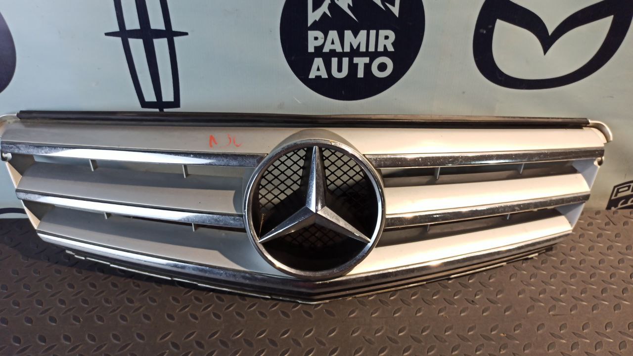 Решетка радиатора Mercedes C/W204 2006-2015