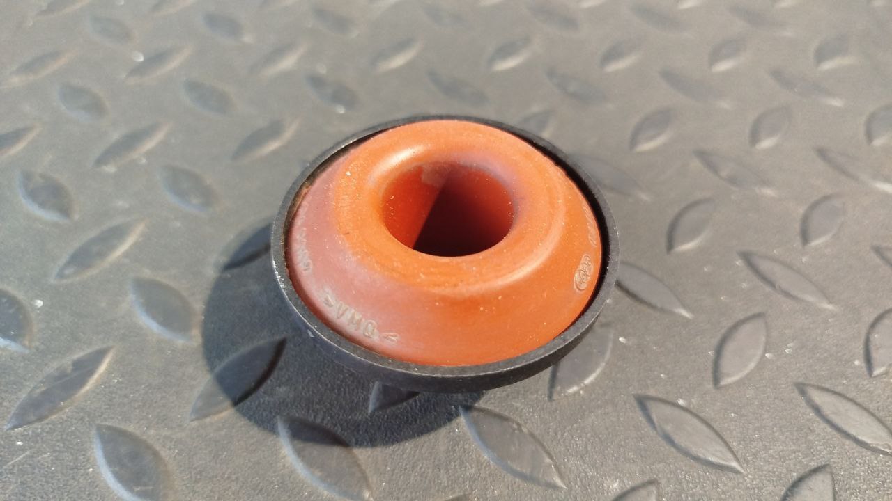 Кронштейн радиатора Mercedes A/W169 2004-2012