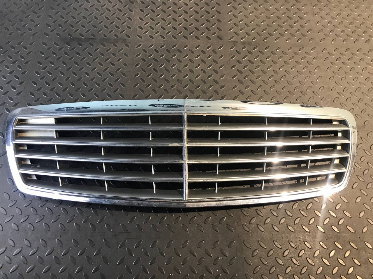 Решетка радиатора Mercedes E/W211 2002-2009