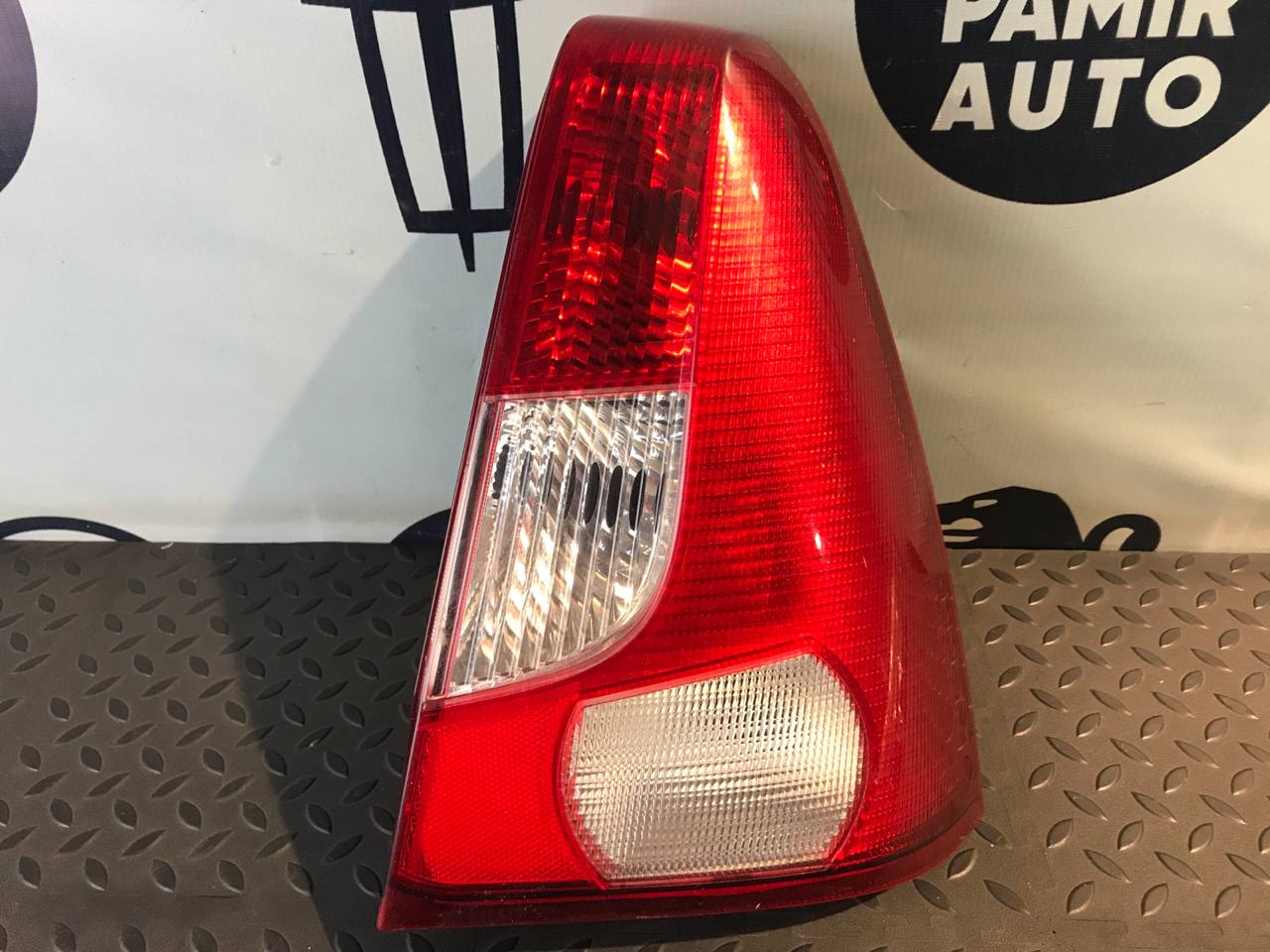 Фонарь задний правый Renault Logan 2004-2015