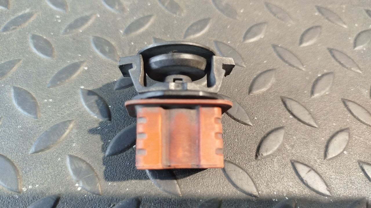 Кронштейн радиатора Mercedes E/W211 2002-2009