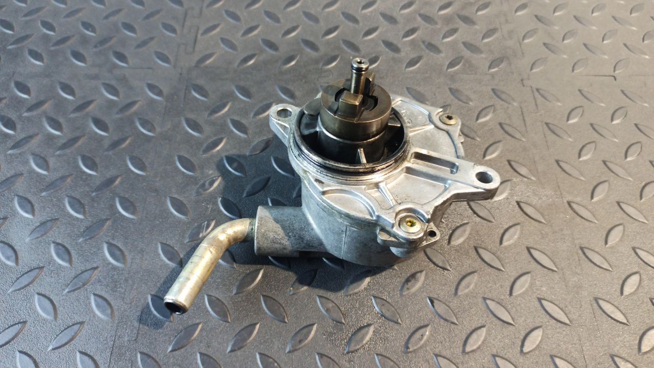 Насос вакуумный Mercedes C/W203 2000-2008