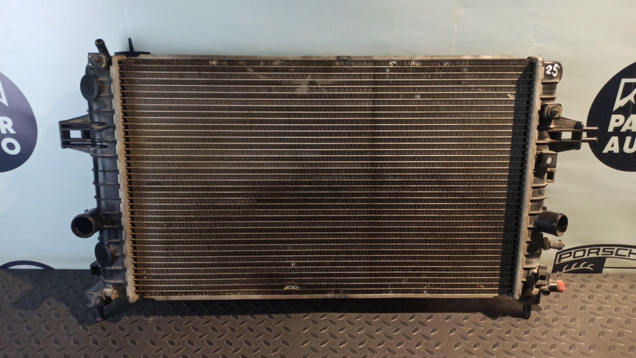 Радиатор ОЖ Opel Zafira/B 2005-2014