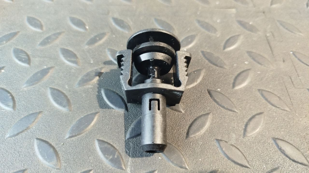 Кронштейн радиатора Mercedes C/W203 2000-2008