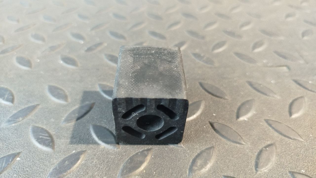 Кронштейн радиатора Mercedes C/W203 2000-2008