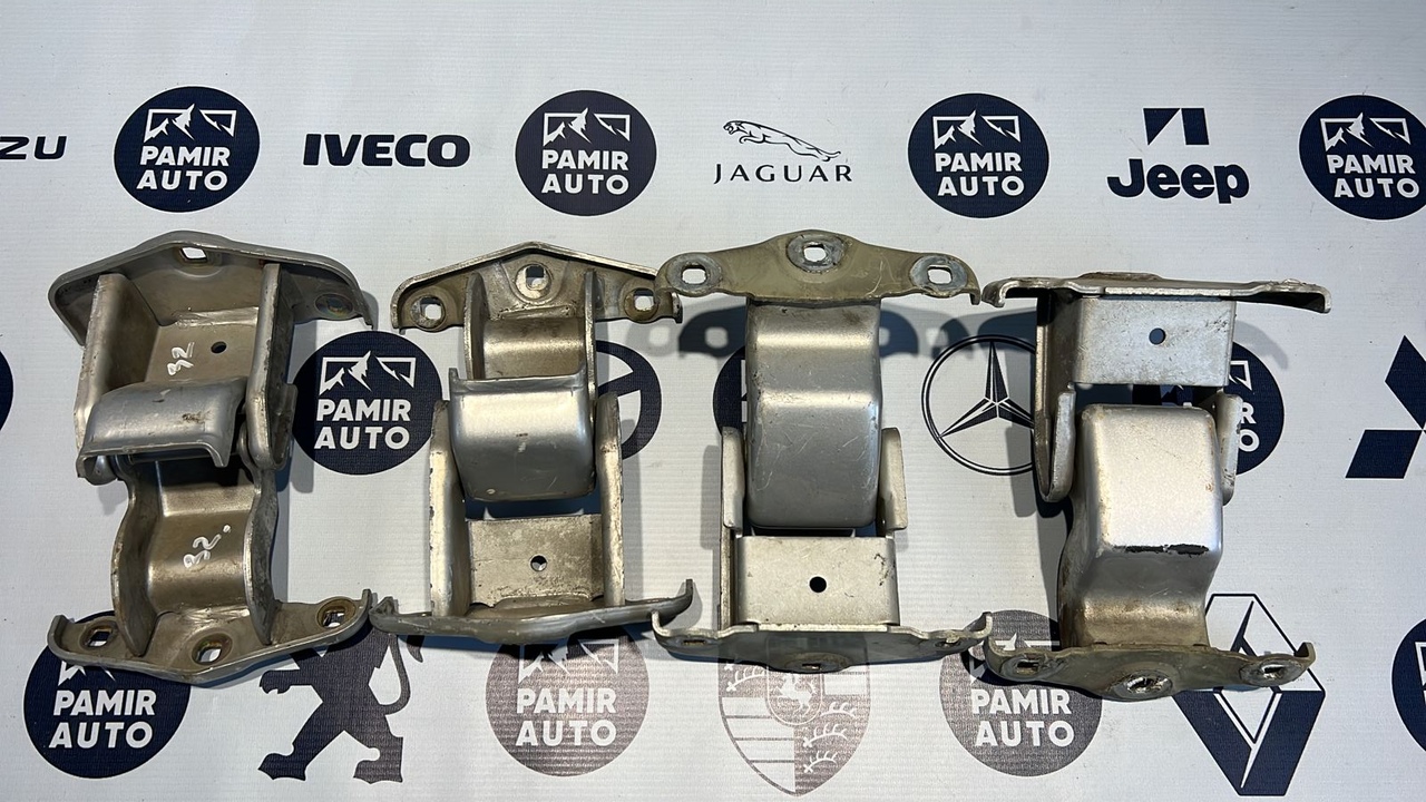 Петля двери багажника Opel Vivaro/A 2001-2014