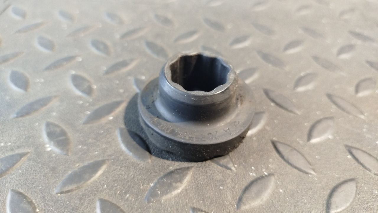 Кронштейн радиатора Mercedes C/W203 2000-2008