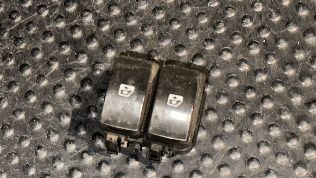 Блок управления стеклоподъемниками Opel Vivaro/A 2001-2014