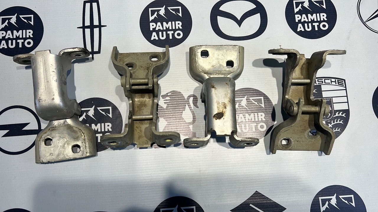 Петля двери передняя Opel Vivaro/A 2001-2014