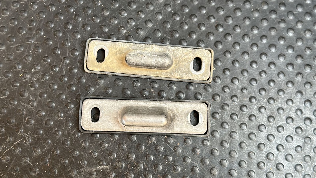 Направляющая двери сдвижной Mercedes Vito/W638 1996-2003