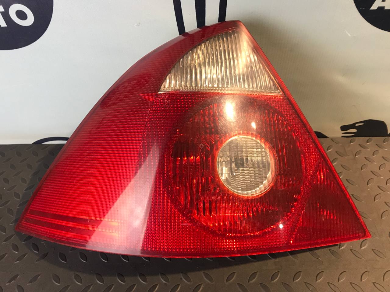 Фонарь задний левый Ford Mondeo/3 2000-2007