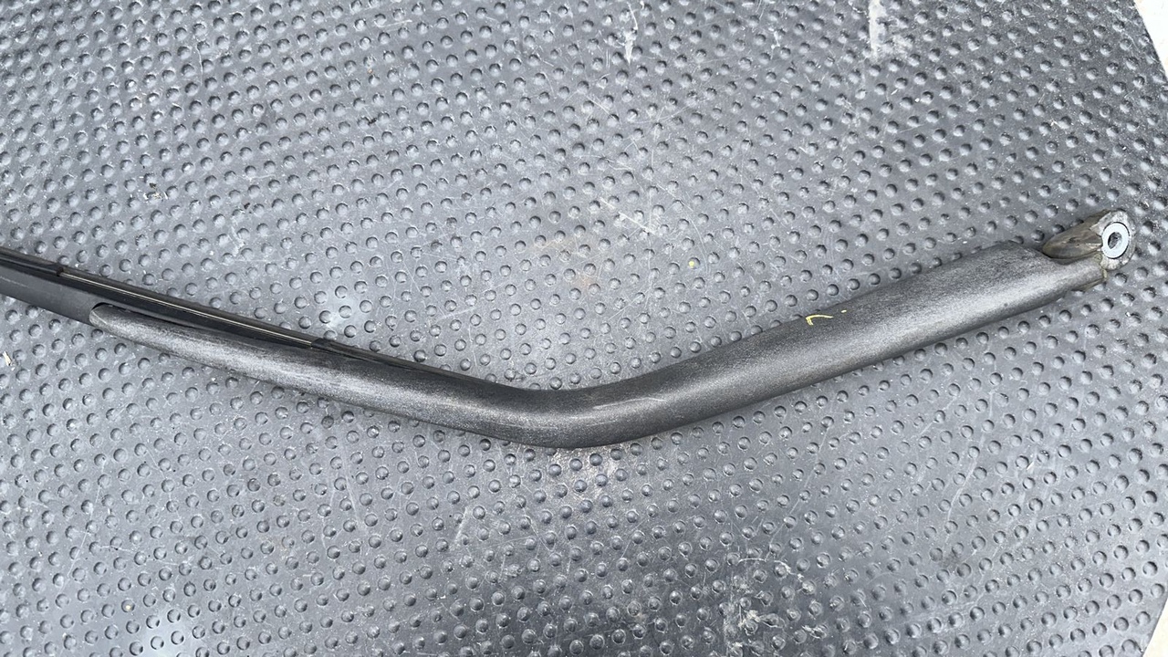 Поводок стеклоочистителя задний Opel Vivaro/A 2001-2014