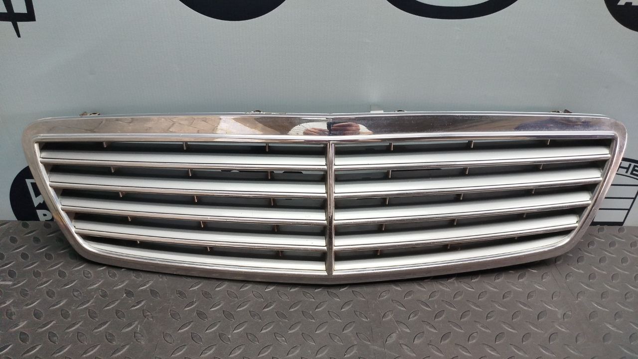 Решетка радиатора Mercedes C/W203 2000-2008