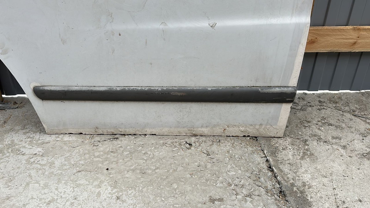 Молдинг двери передний левый Mercedes Vito/W638 1996-2003