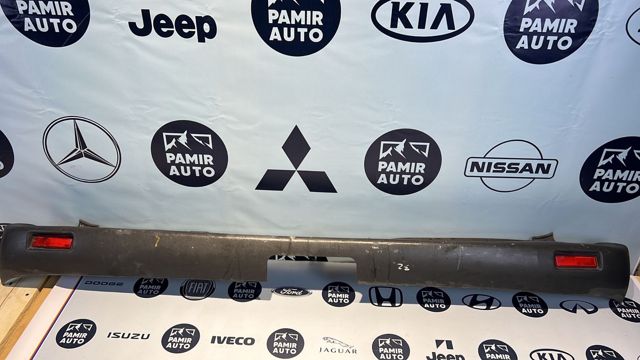 Бампер задний Opel Vivaro/A 2001-2014