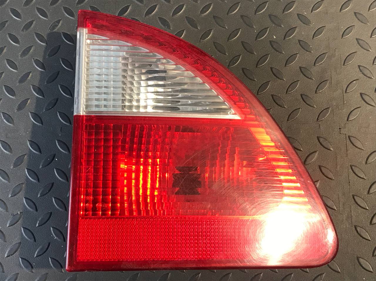 Фонарь задний внутренний левый Ford Galaxy 1995-2006