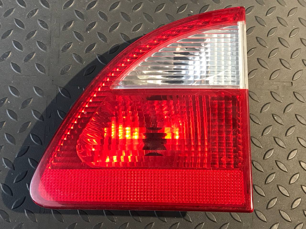 Фонарь задний внутренний правый Ford Galaxy 1995-2006