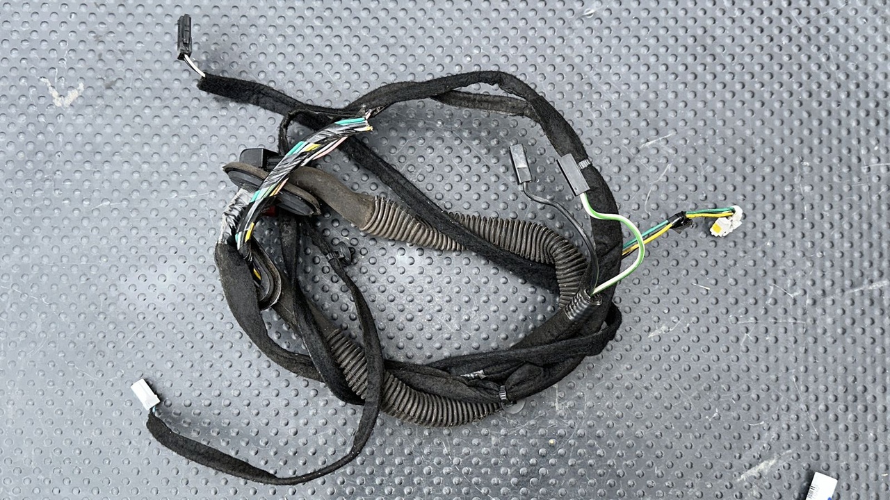 Проводка двери багажника левая Opel Vivaro/A 2001-2014