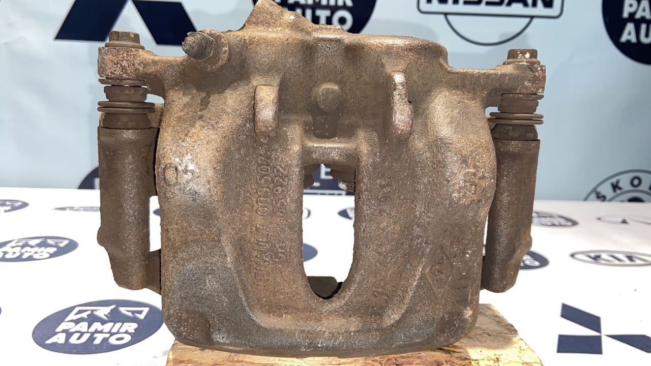 Суппорт передний правый Opel Vivaro/A 2001-2014