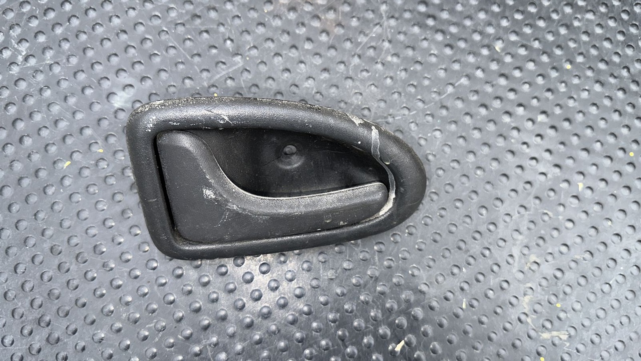 Ручка двери багажника левая Opel Vivaro/A 2001-2014