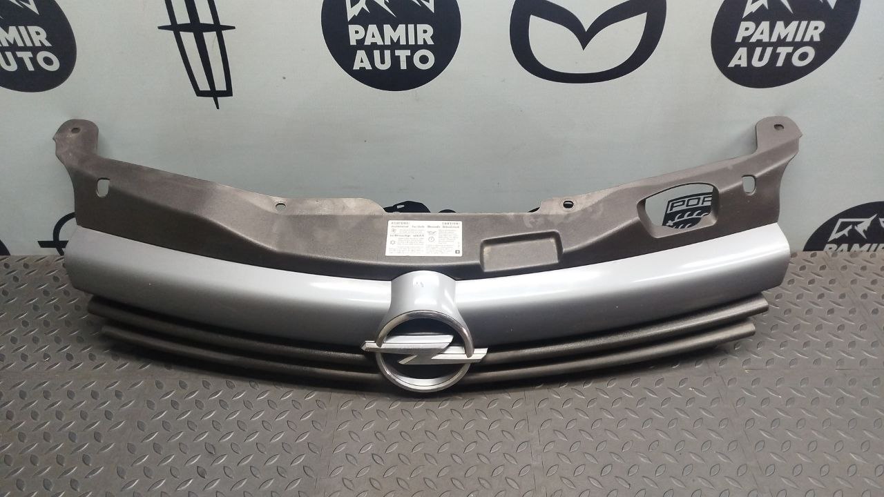 Решетка радиатора Opel Astra/H 2004-2014