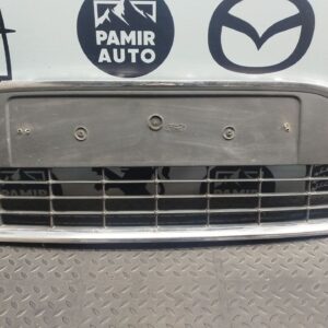 Решетка в бампер центральная Ford Focus/2 2004-2011