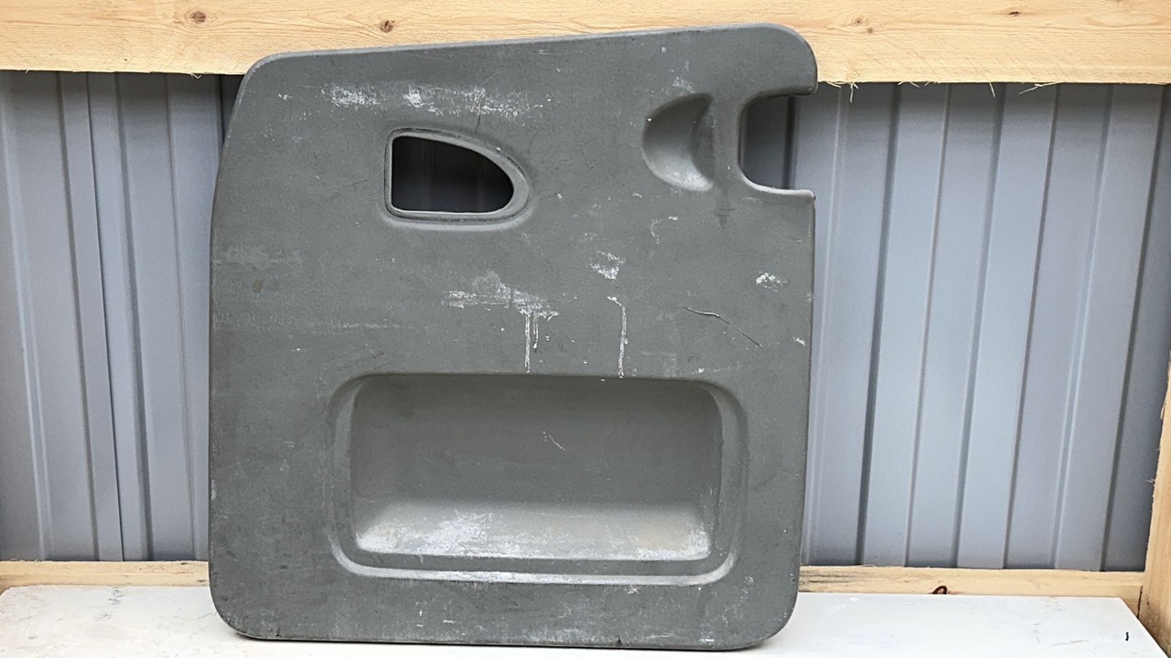 Обшивка двери багажника левая Opel Vivaro/A 2001-2014