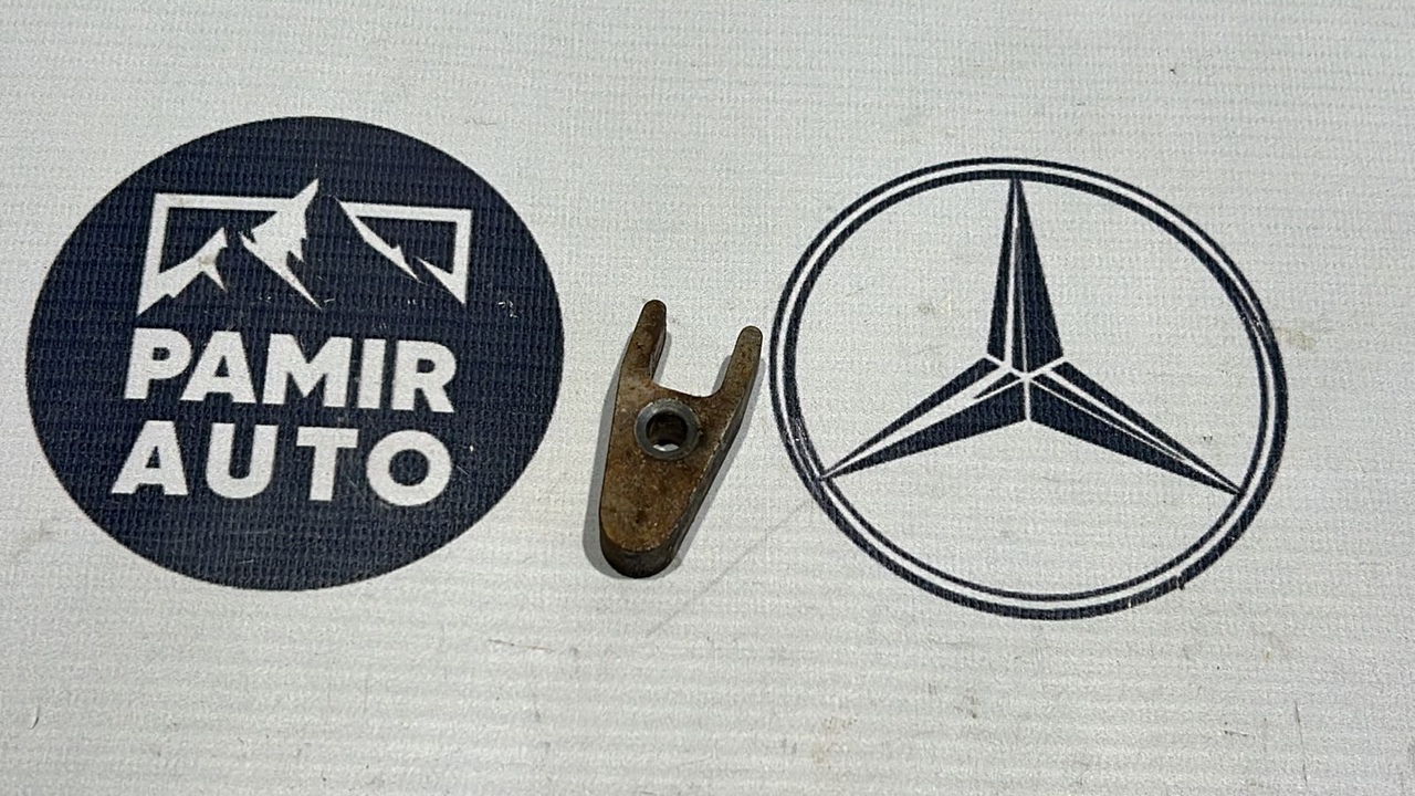 Кронштейн топливной форсунки Mercedes E/W211 2002-2009