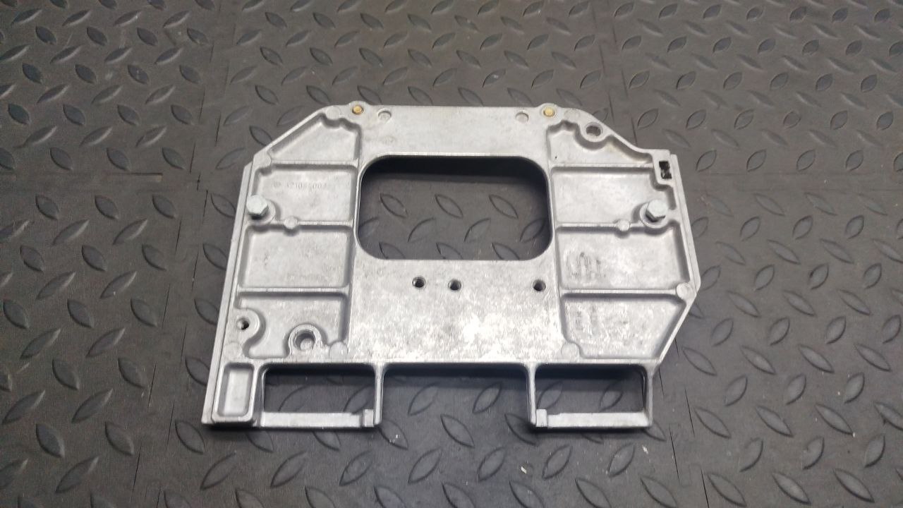 Кронштейн блока управления двигателем Mercedes C/W202 1993-2001