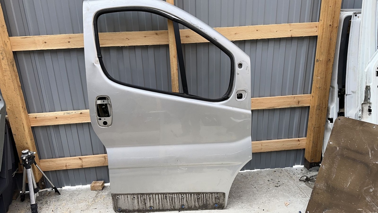 Дверь передняя правая Opel Vivaro/A 2001-2014