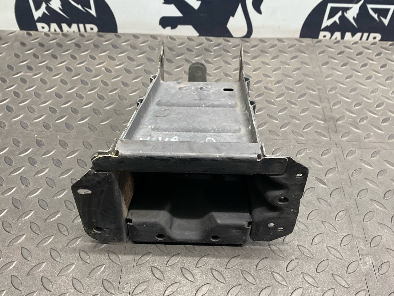 Кронштейн усилителя бампера передний правый Mercedes B/W245 2005-2011 — изображение 3