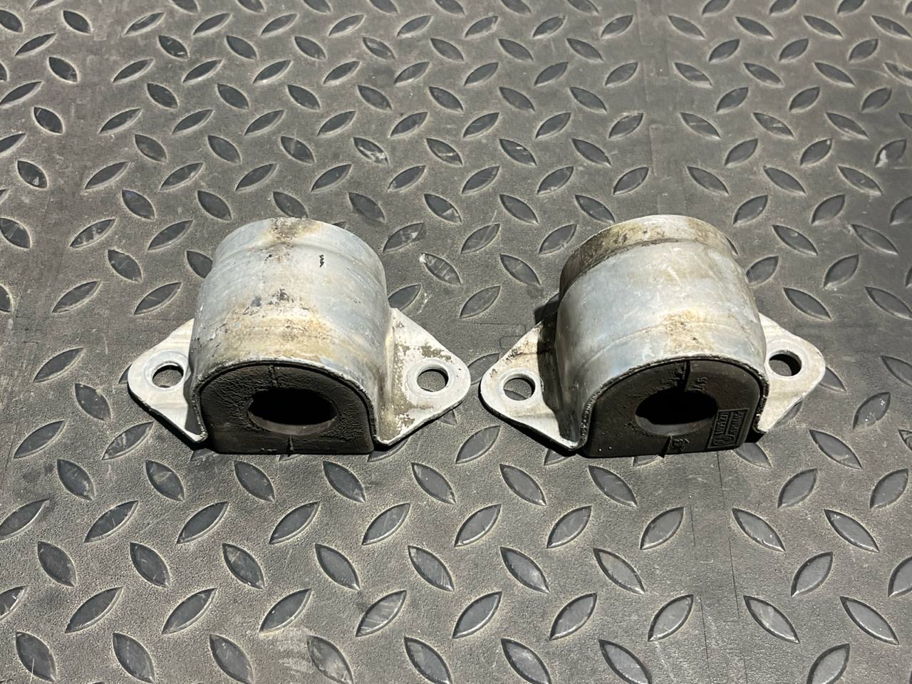 Кронштейн крепления стабилизатора передний BMW 3/E46 1998-2007