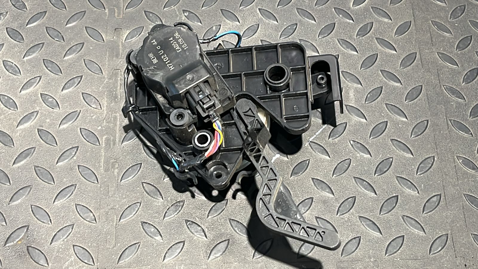 Моторчик заслонки отопителя Opel Zafira/B 2005-2014