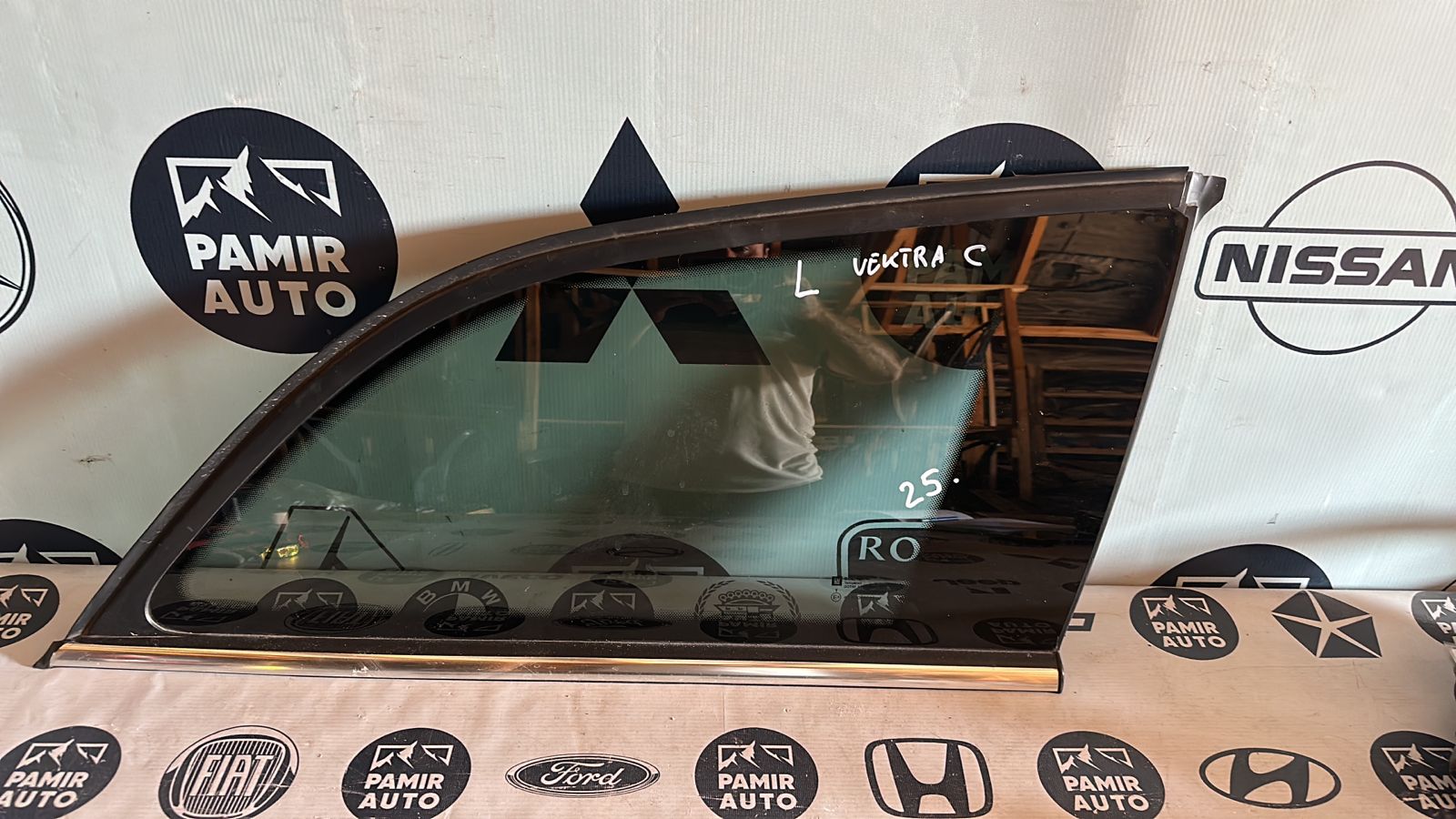 Стекло кузовное глухое заднее левое Opel Vectra/C 2002-2008