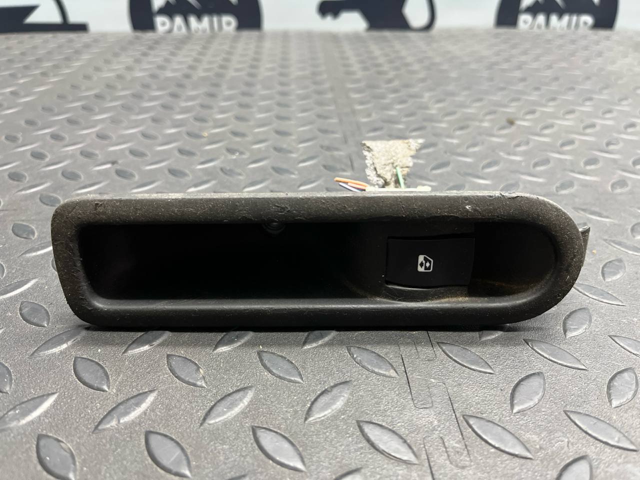 Кнопка стеклоподъемника задняя правая Renault Scenic/2 2003-2009