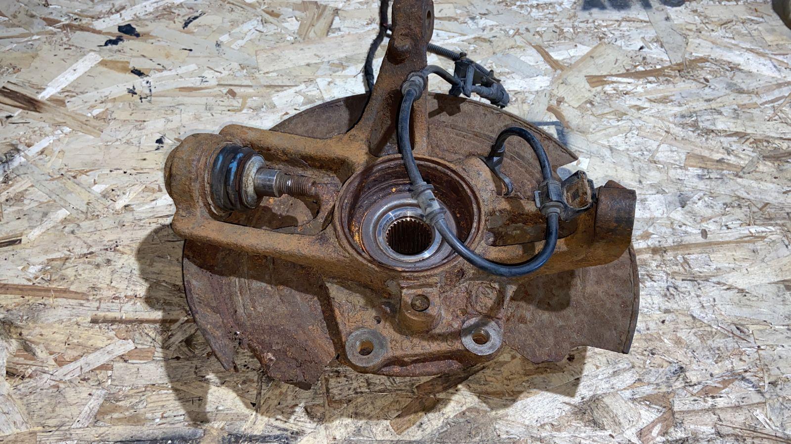 Кулак поворотный задний левый Mercedes M/W163 1997-2005