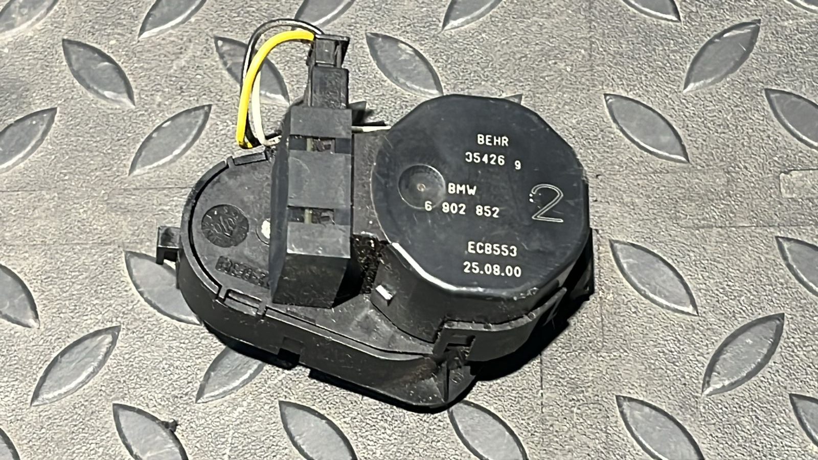 Моторчик заслонки отопителя BMW 3/E46 1998-2007