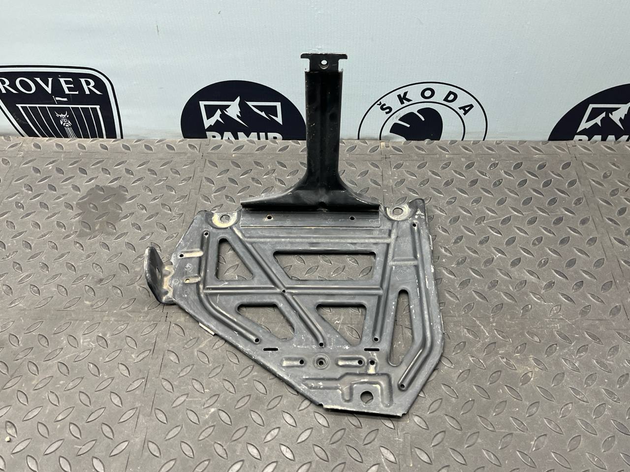 Крепление АКБ BMW 3/E46 1998-2007