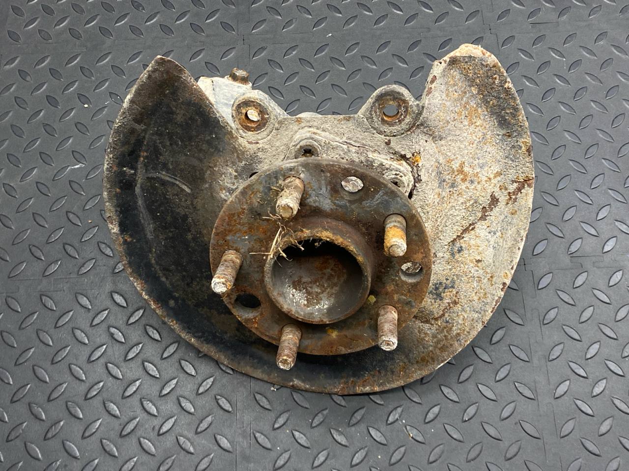 Кулак поворотный задний левый Ford Mondeo/3 2000-2007