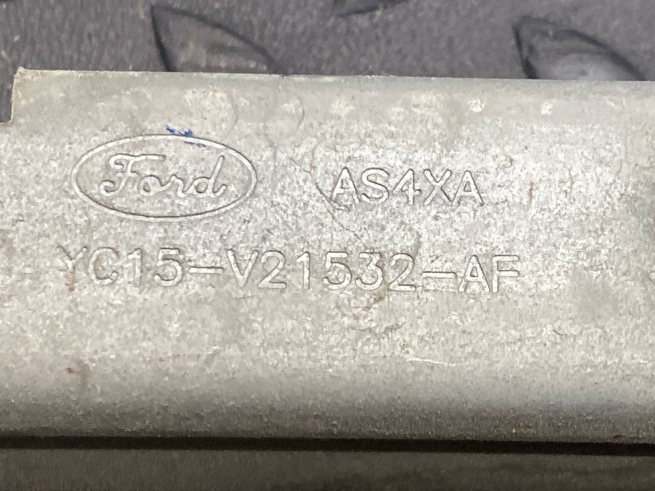 Направляющая стекла двери передняя правая Ford Transit 2000-2006 — изображение 3