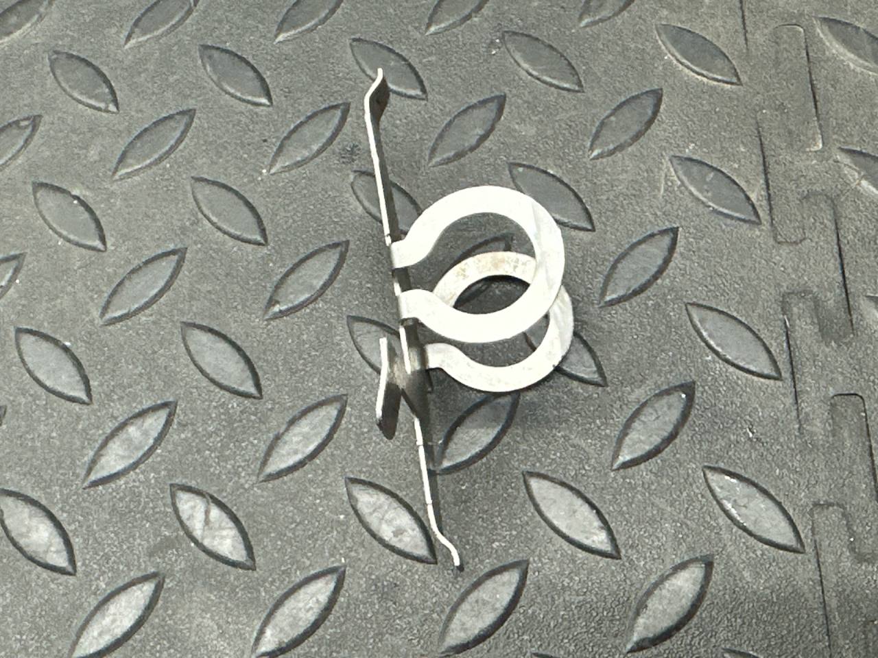 Кронштейн датчика положения коленвала Opel Movano/A 2003-2010 — изображение 3