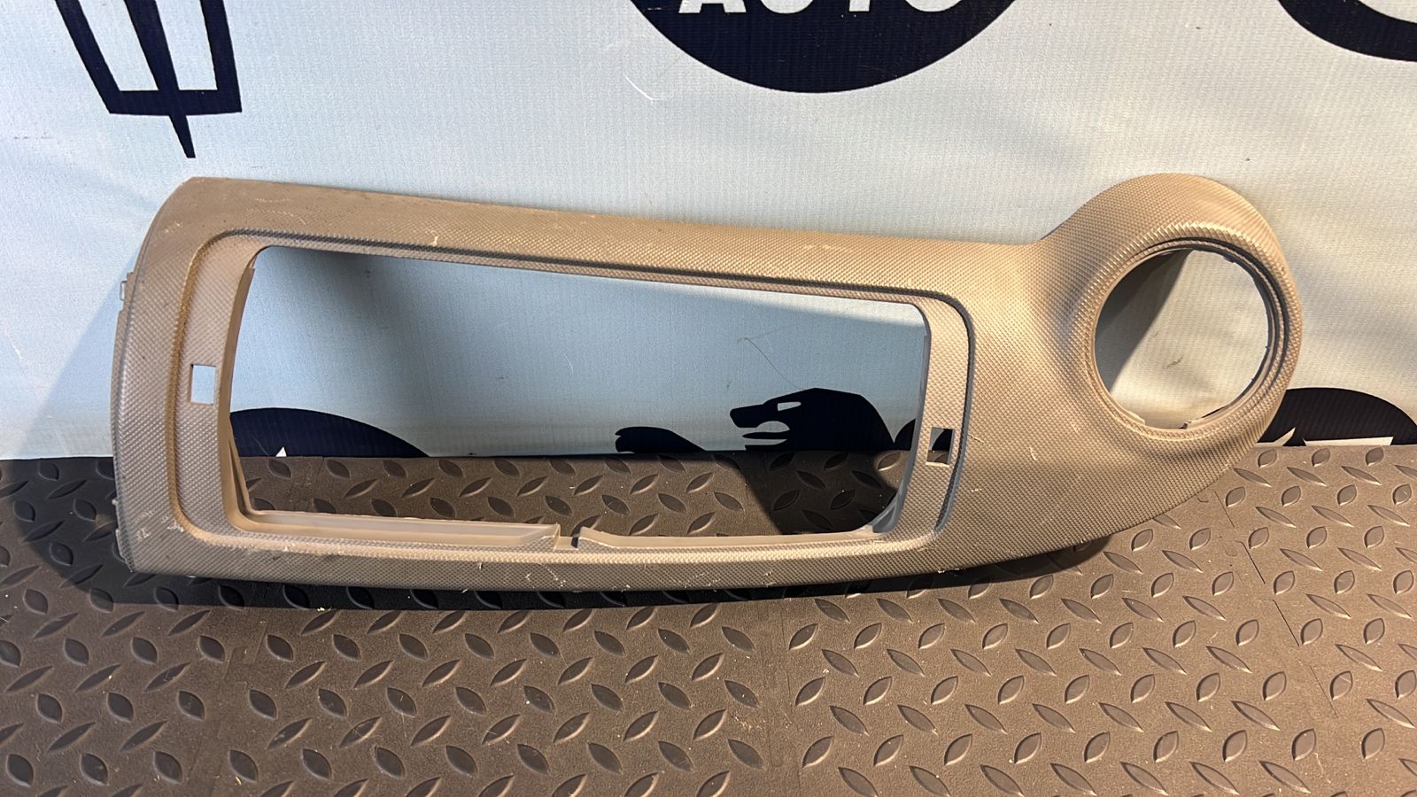 Накладка на торпедо правая Renault Sandero 2009-2014