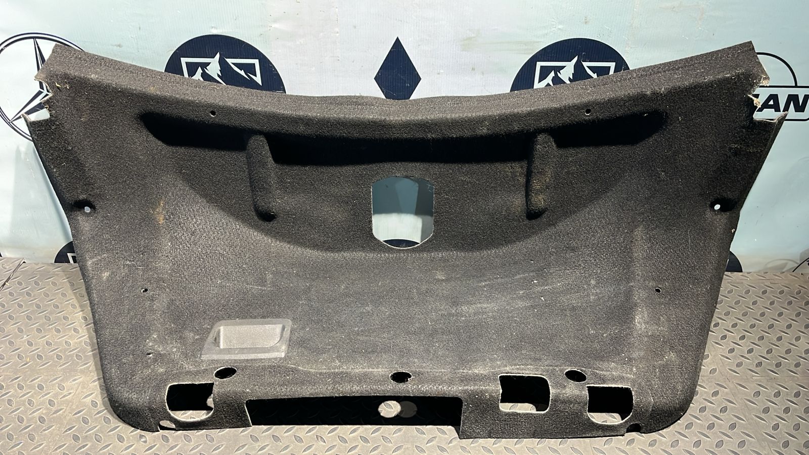 Обшивка крышки багажника Mercedes C/W204 2006-2015