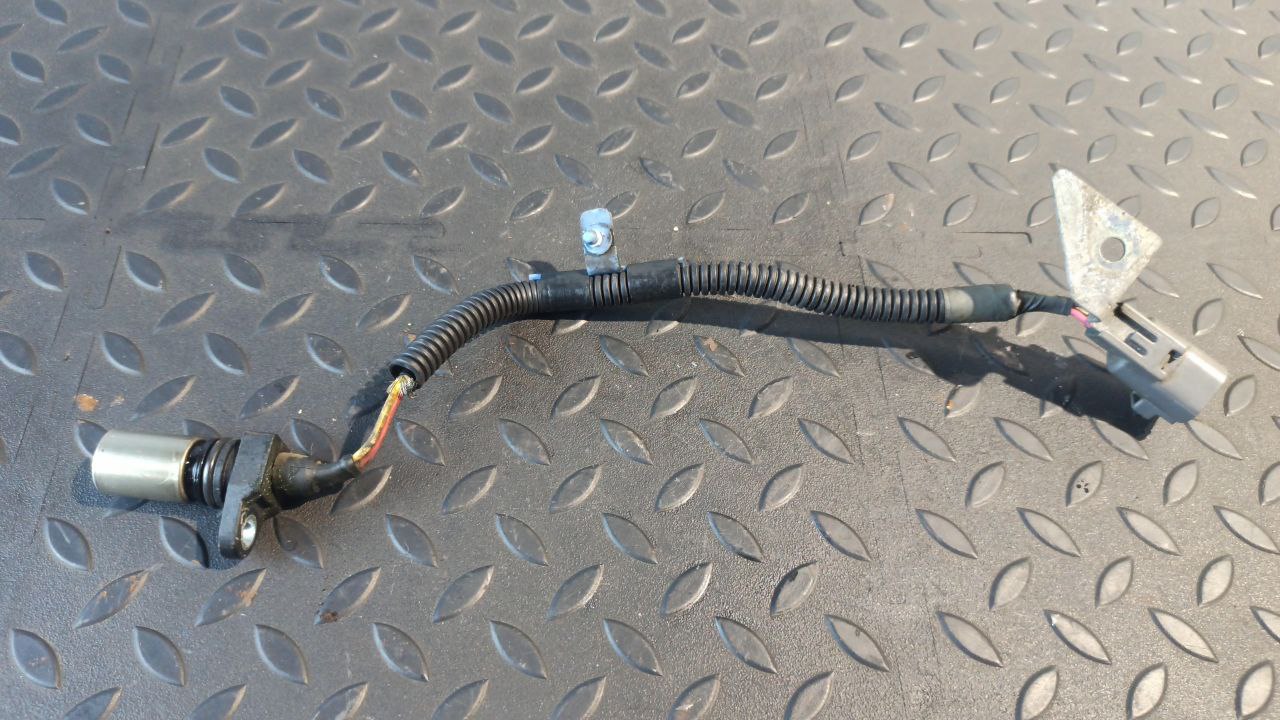 Датчик положения коленвала Toyota Avensis/2 2003-2009