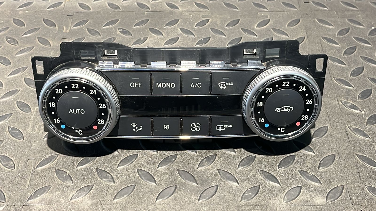 Блок управления климатом Mercedes C/W204 2006-2015