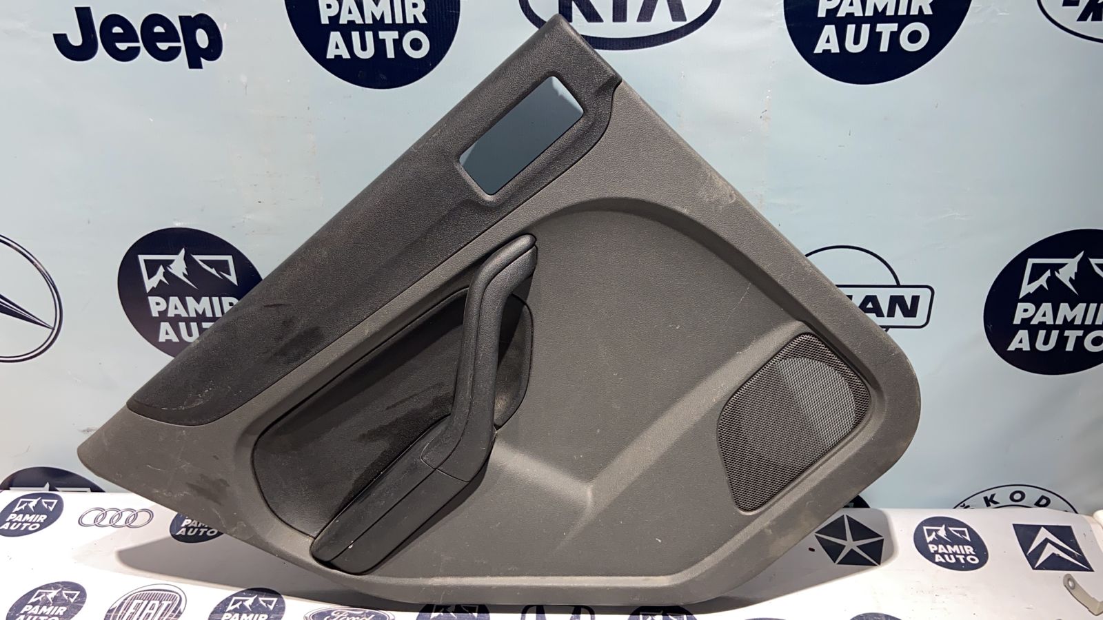 Обшивка двери задняя левая Ford Focus/2 2004-2011