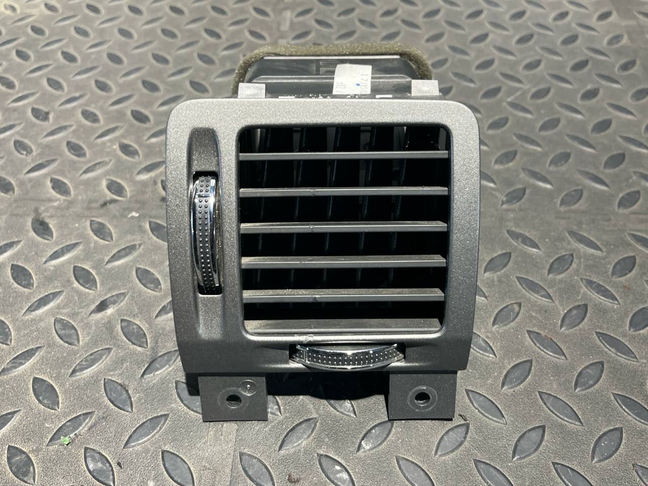 Дефлектор воздушный правый Opel Signum 2003-2008