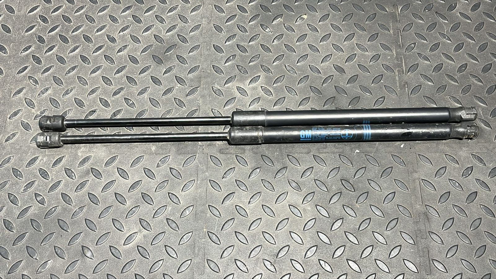 Амортизатор двери багажника Opel Astra/H 2004-2014