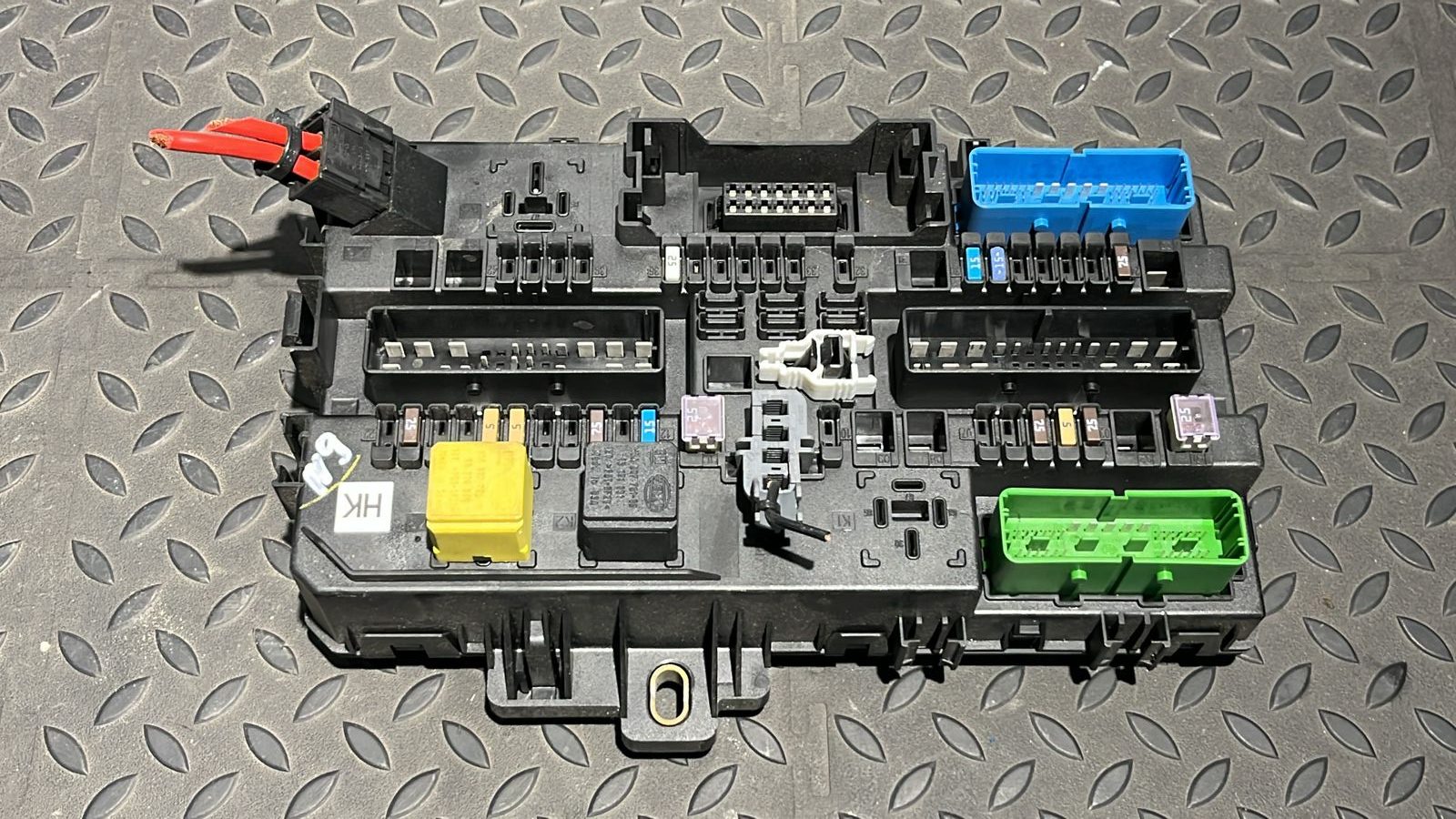 Блок предохранителей Opel Astra/H 2004-2014