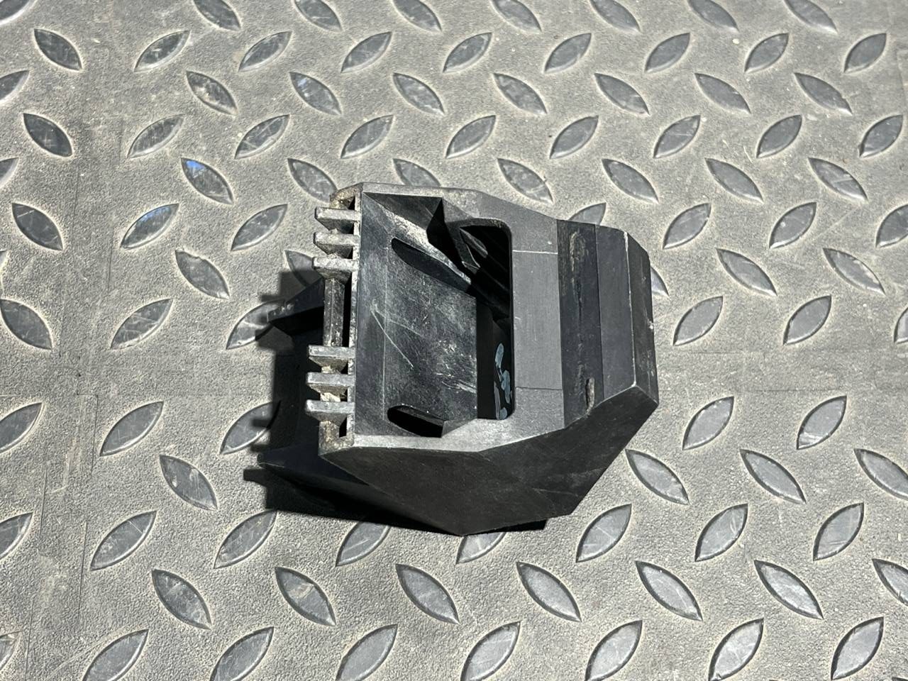 Кронштейн радиатора BMW 3/E46 1998-2007